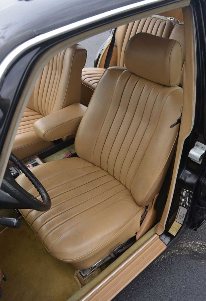 Mercedes-W123-300-TD-wagon-turbodiesel-Interior-seat